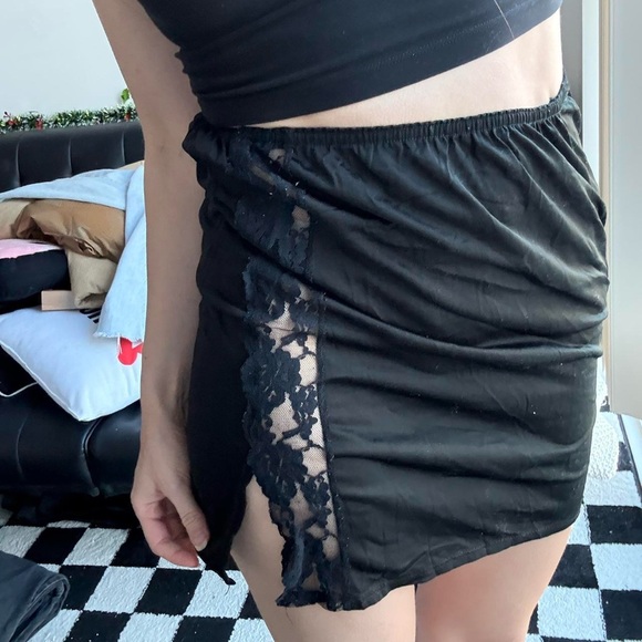 Vintage black satin lace slip skirt - Picture 2 of 7